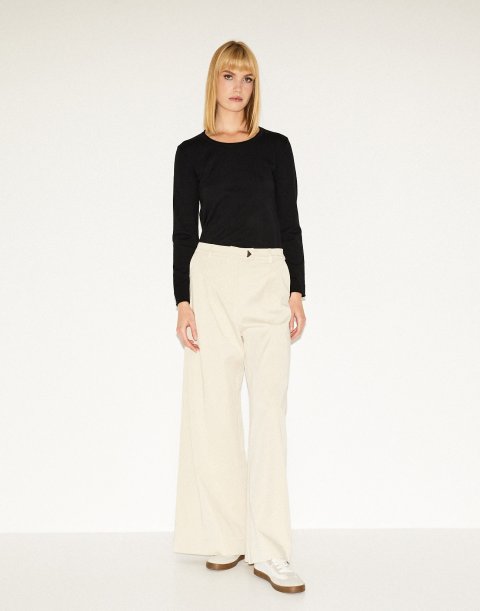 Trousers with double pleat