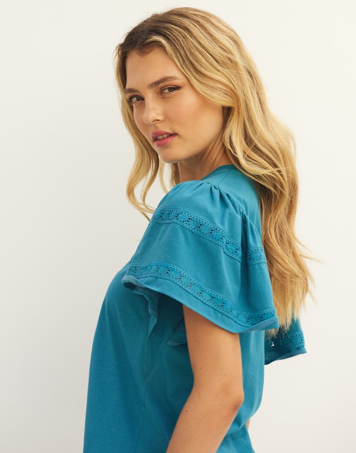 Blouse with lace detail