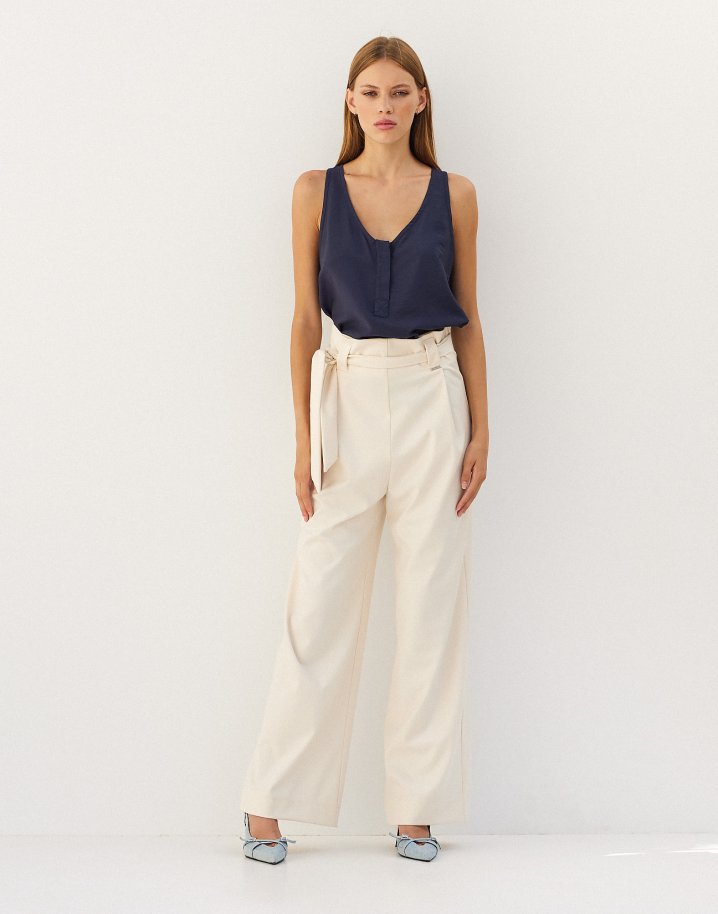 Trousers with belt