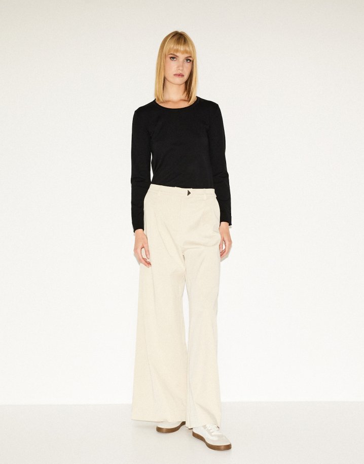 Trousers with double pleat