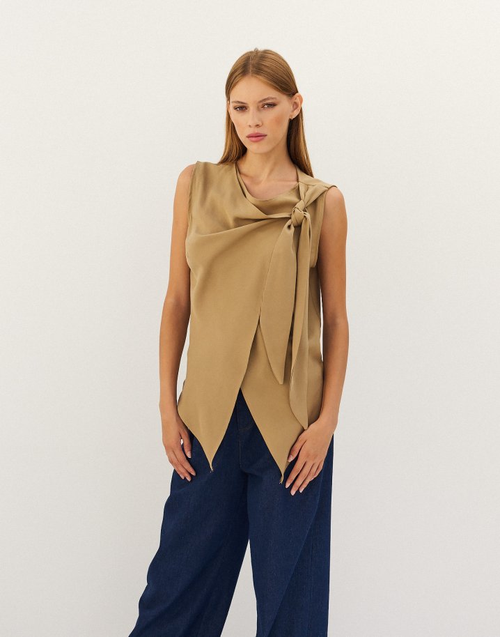 Asymmetric top with tie