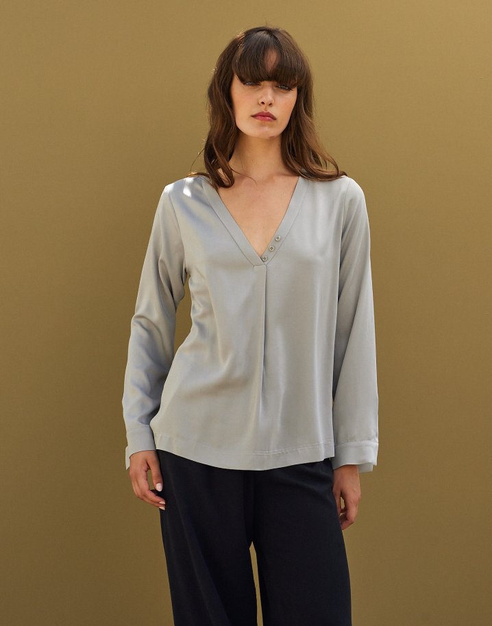 V neck blouse with pleating