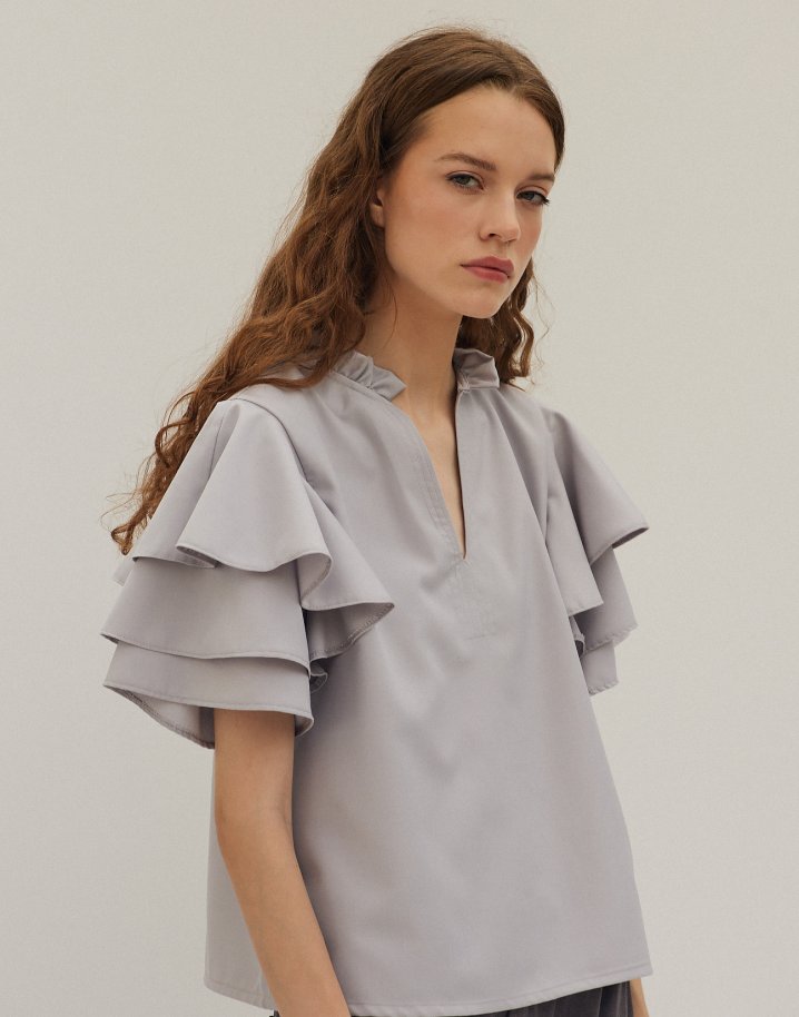 Blouse with double ruffle