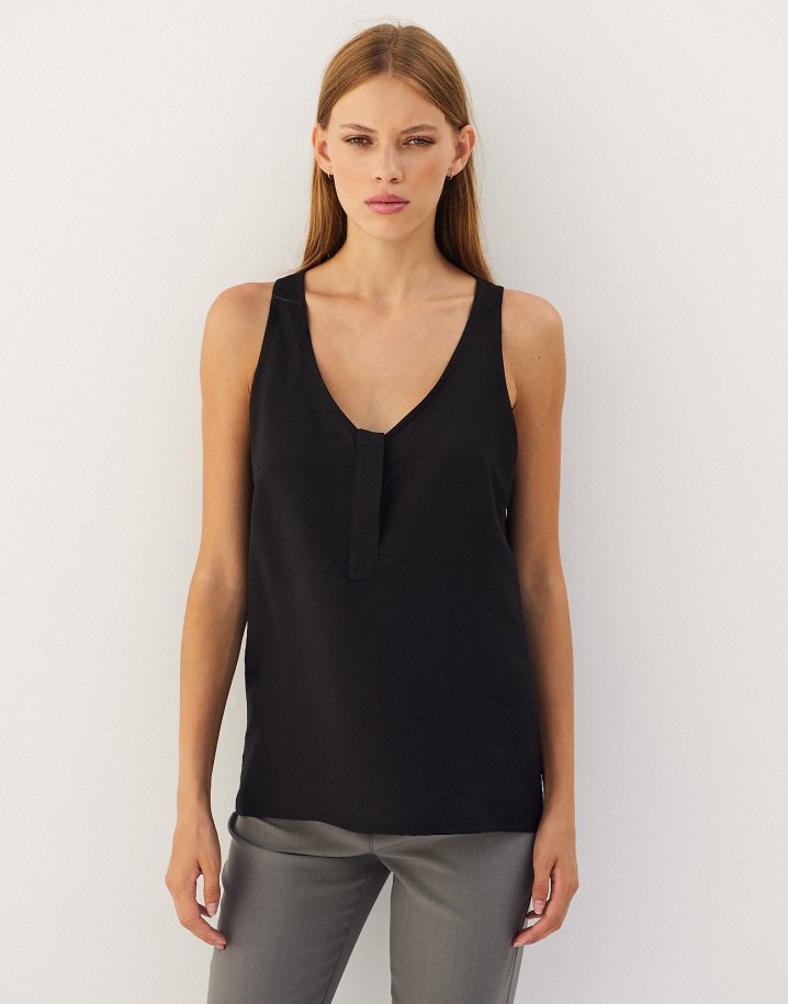 Sleeveless top with button