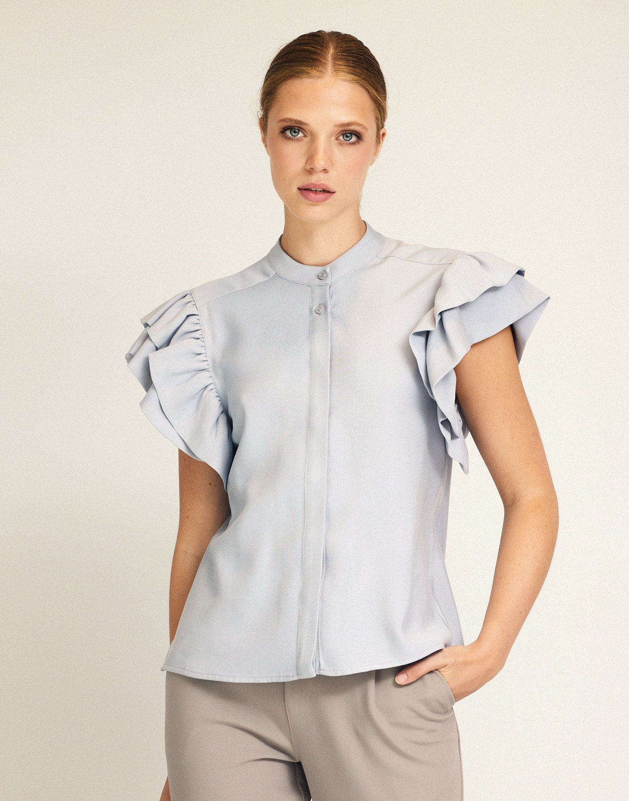 Sleeveless shirt with ruffles | Regalinas