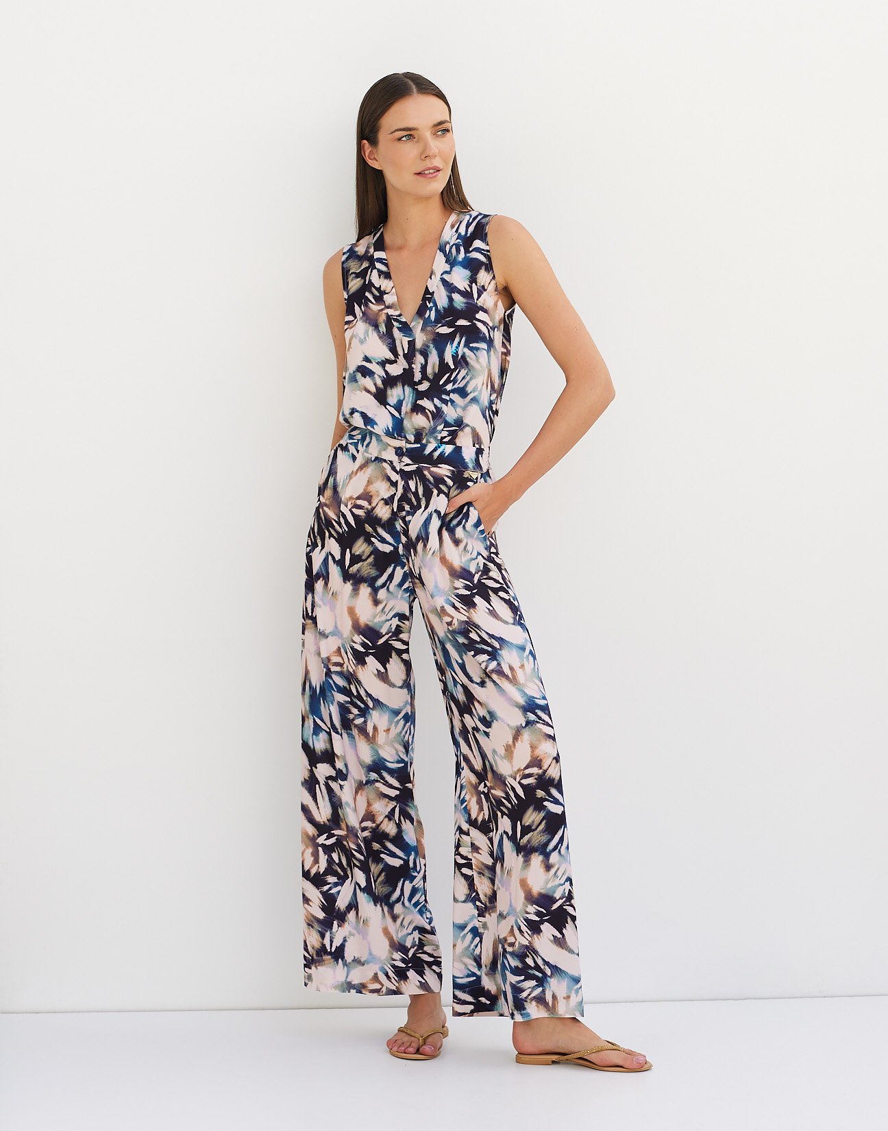 Printed trousers with elastic detail