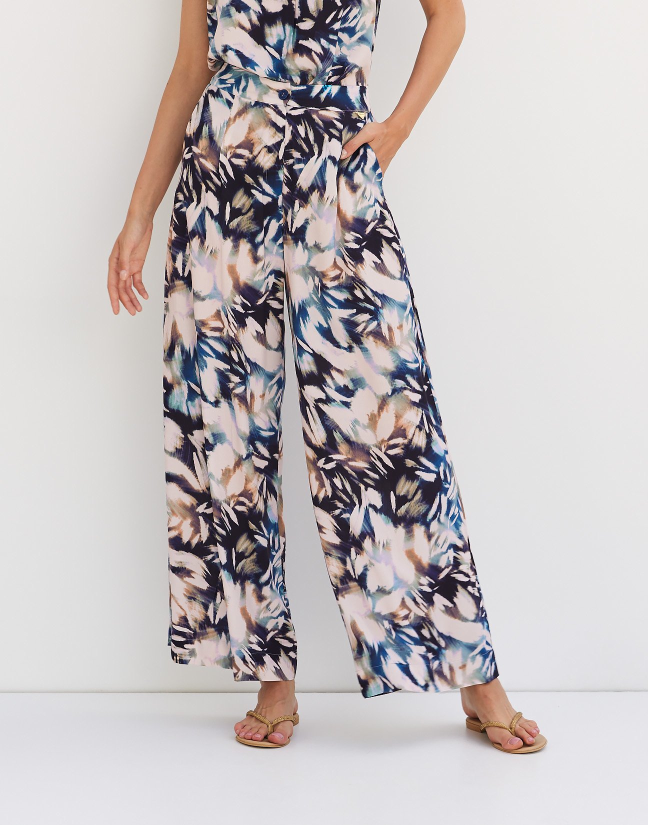 Printed trousers with elastic detail