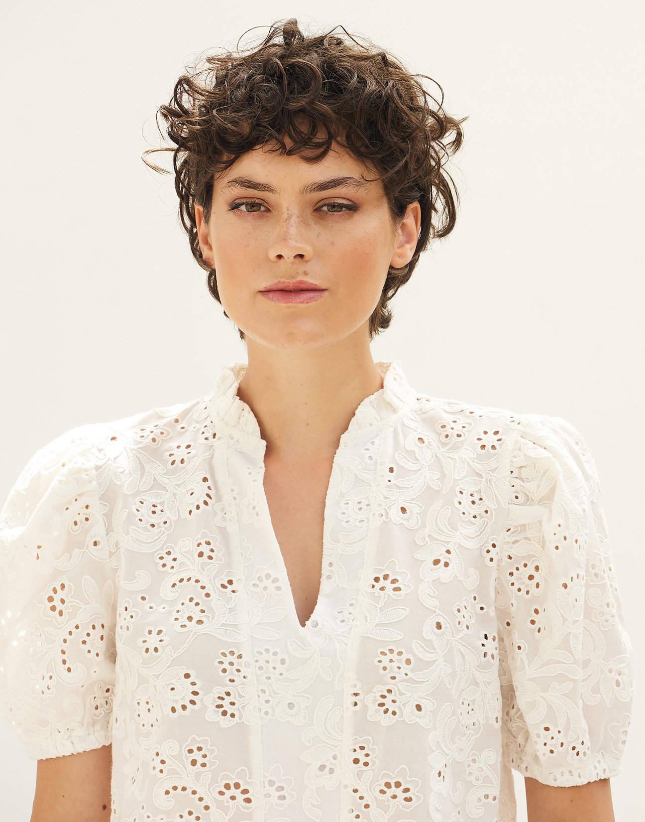 Embroidery blouse