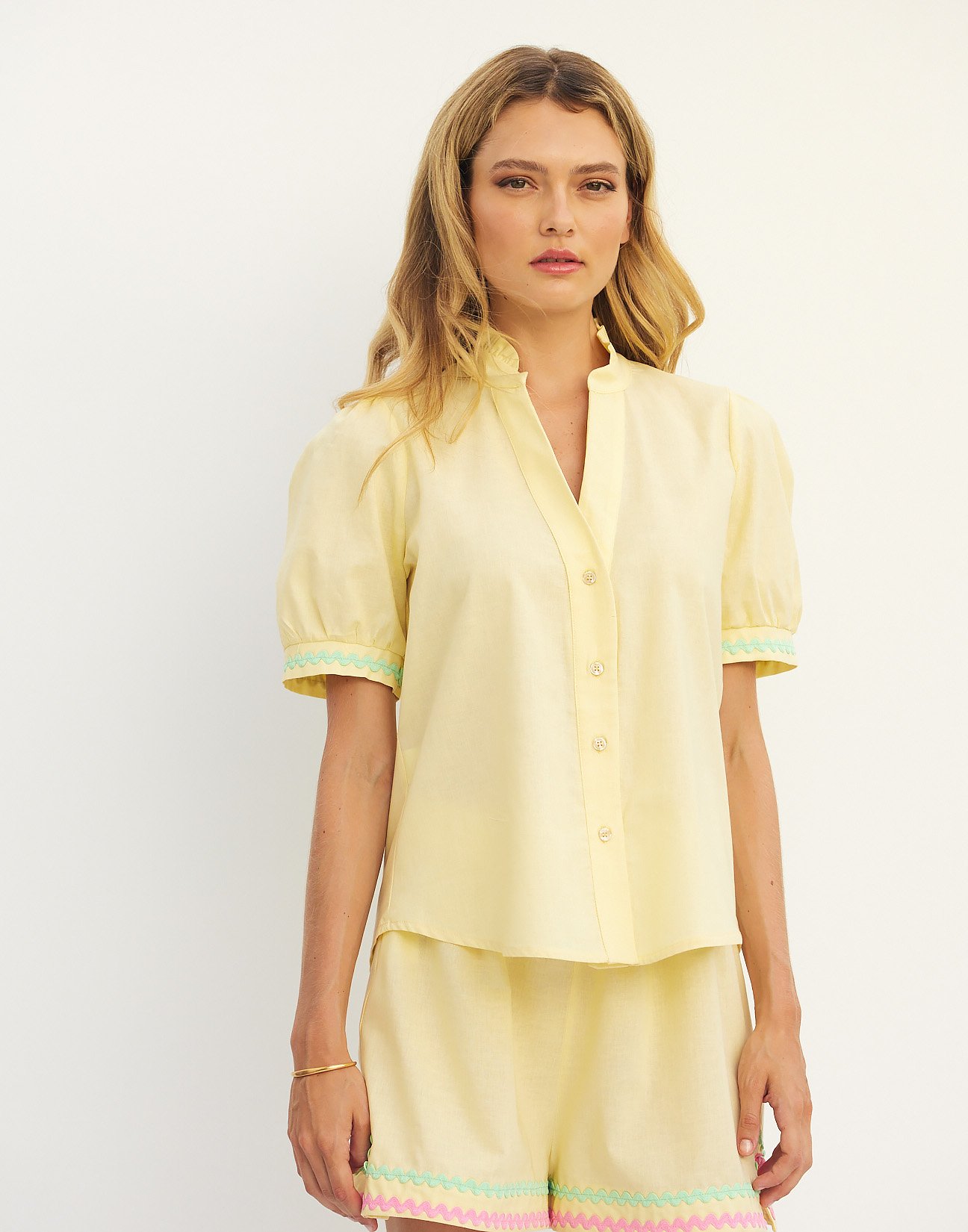 Linen shirt with tape