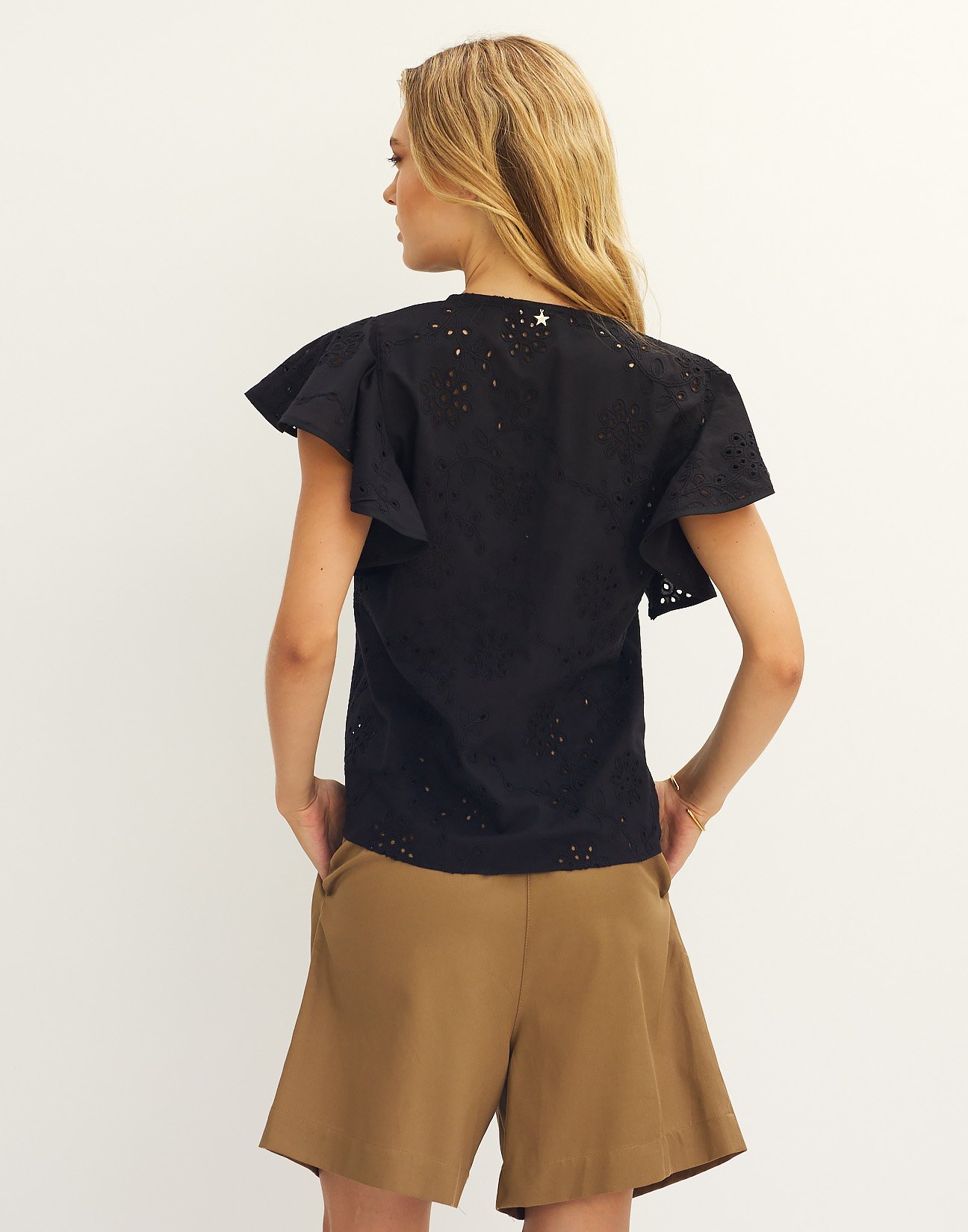Embroidery top with zip