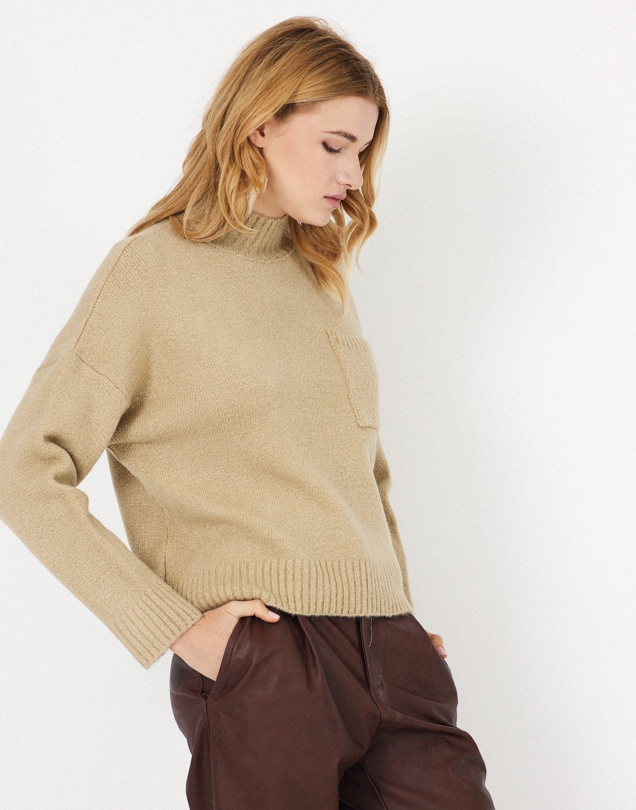 Oversized sweater with pocket