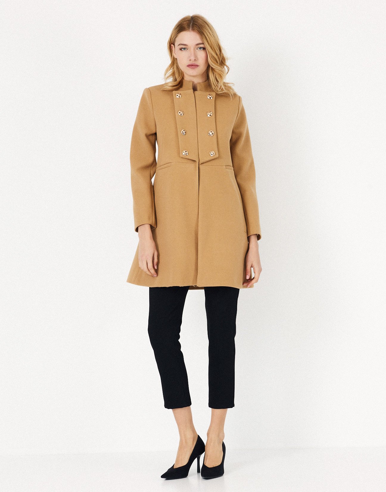 Coat with button