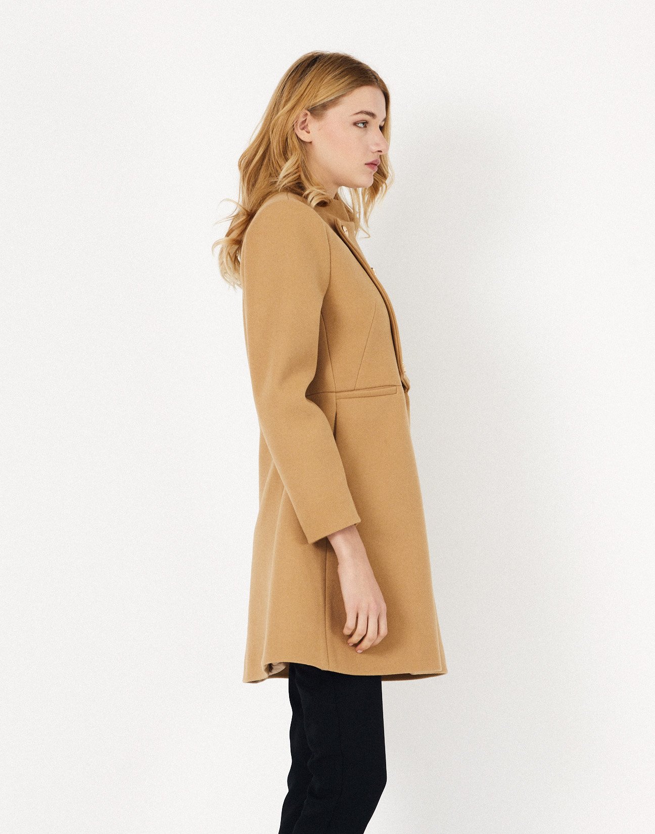 Coat with button