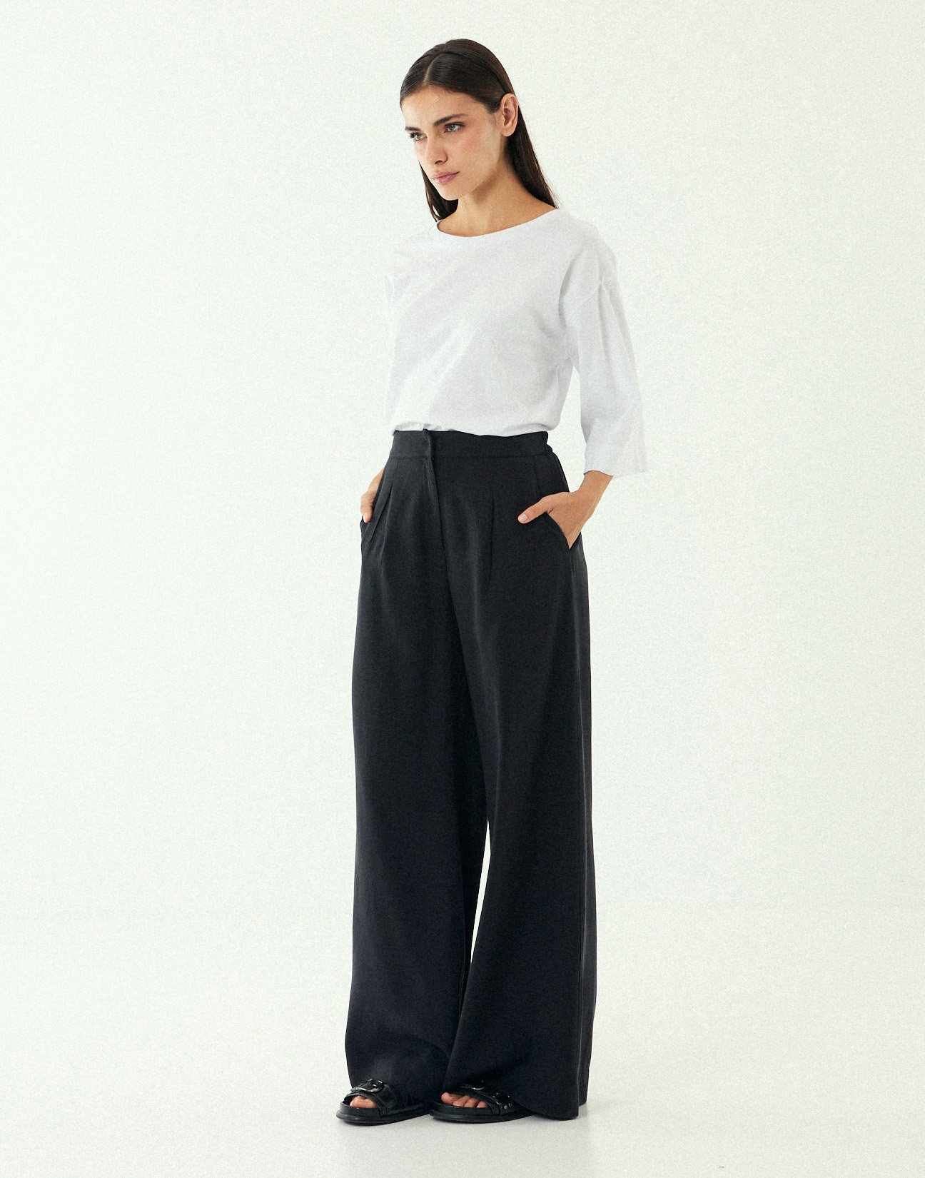 Pleated trousers