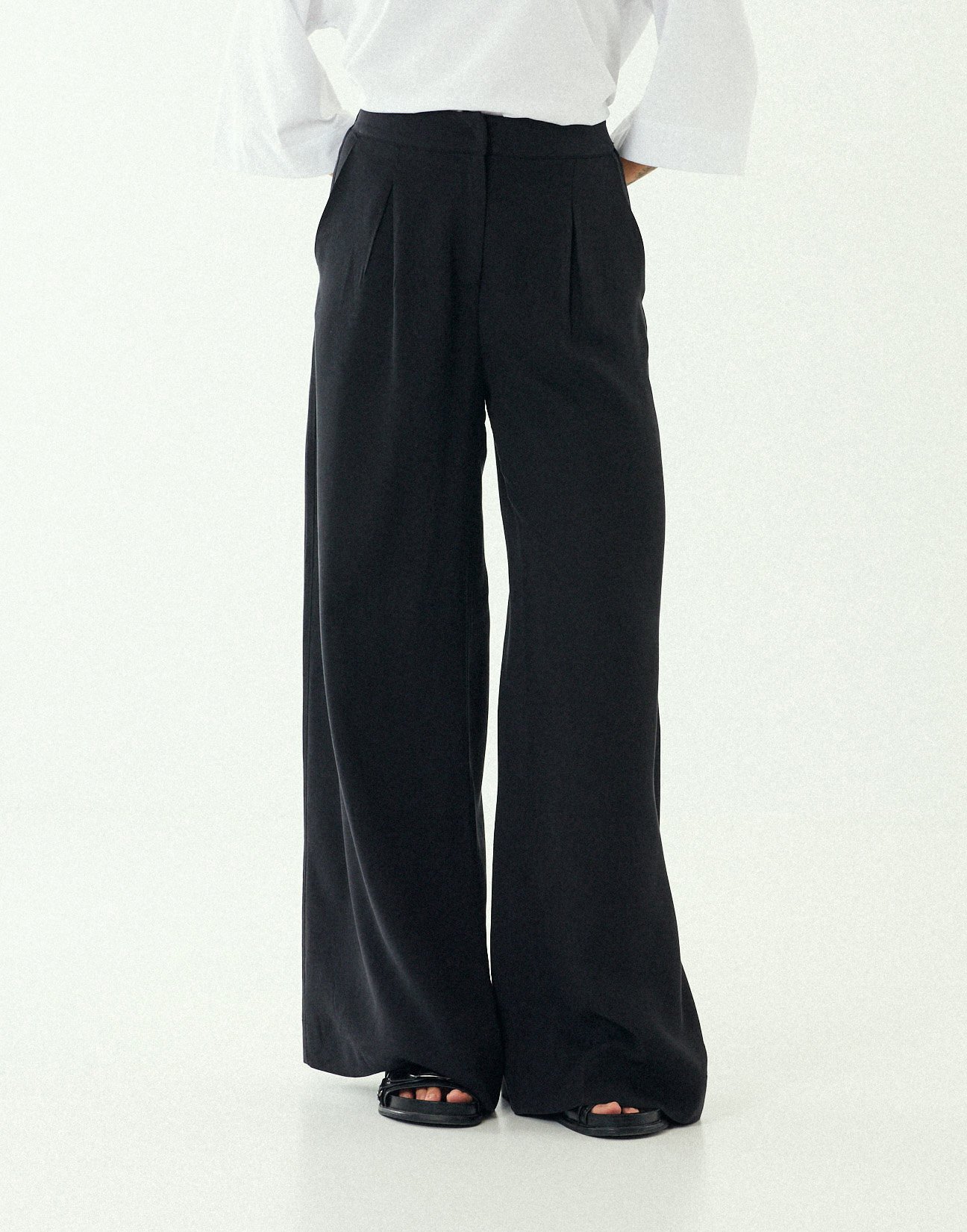 Pleated trousers