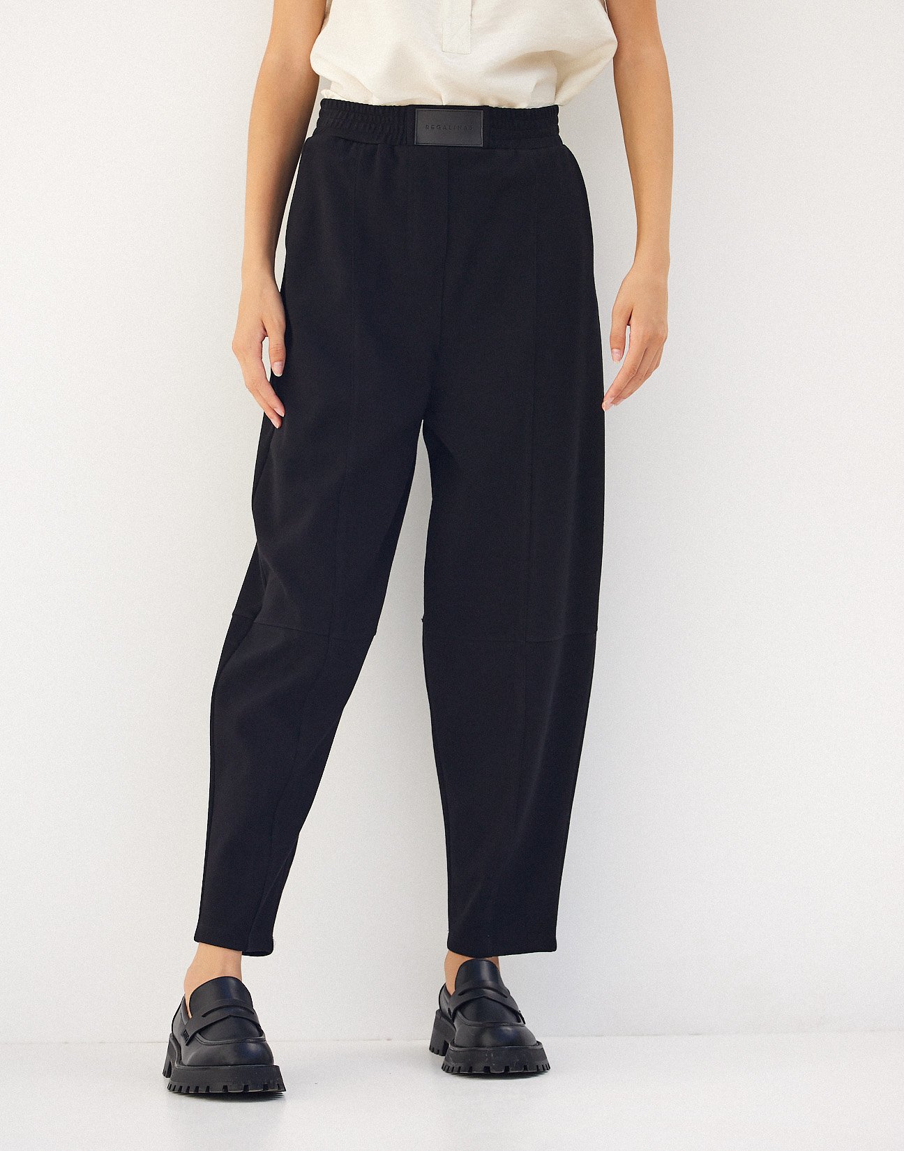 Trousers with seam