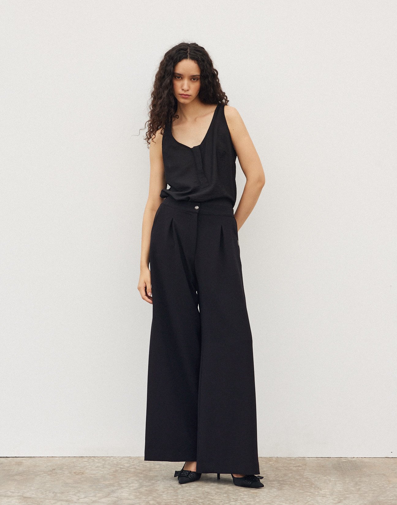 Pleated high waist trousers