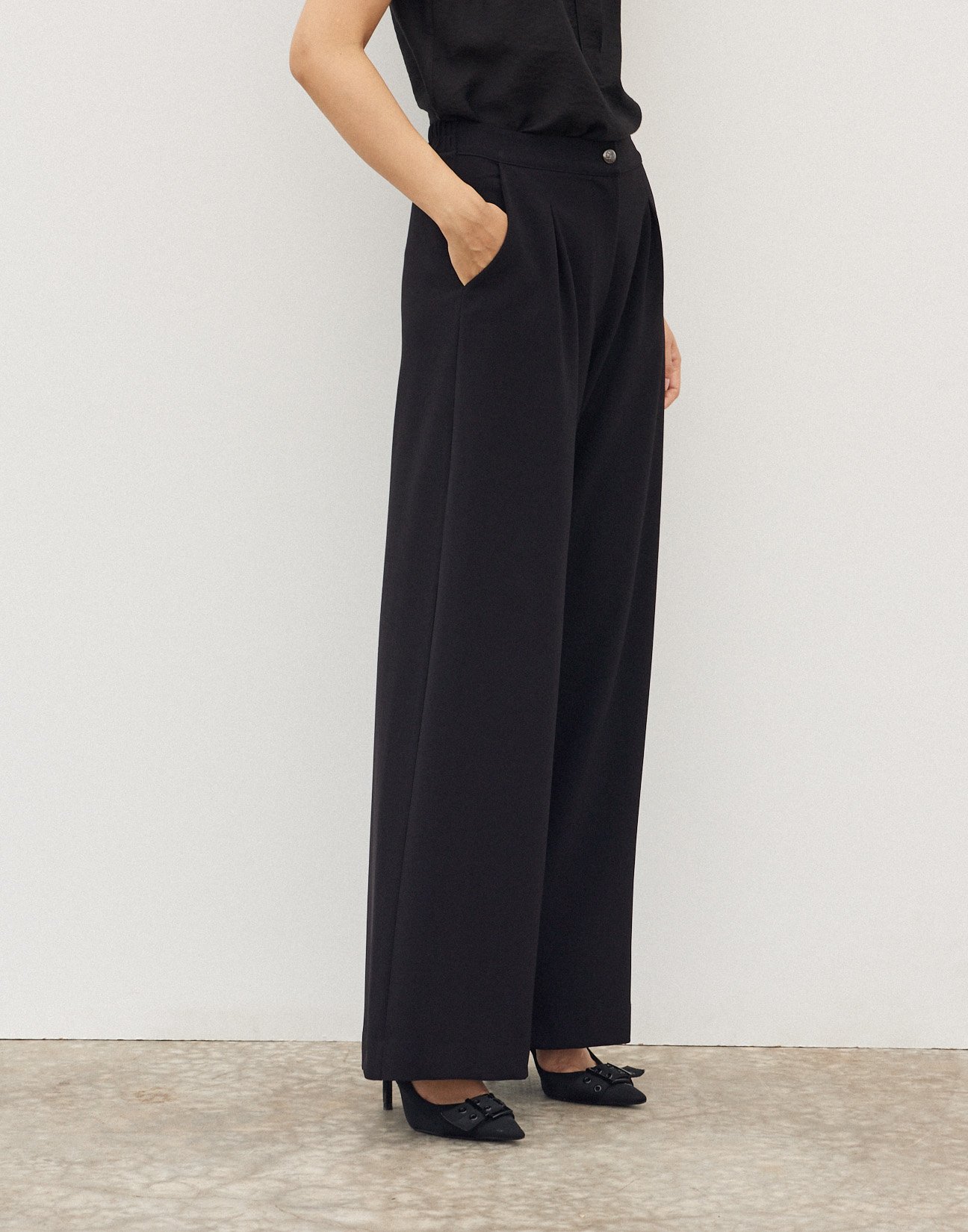 Pleated high waist trousers