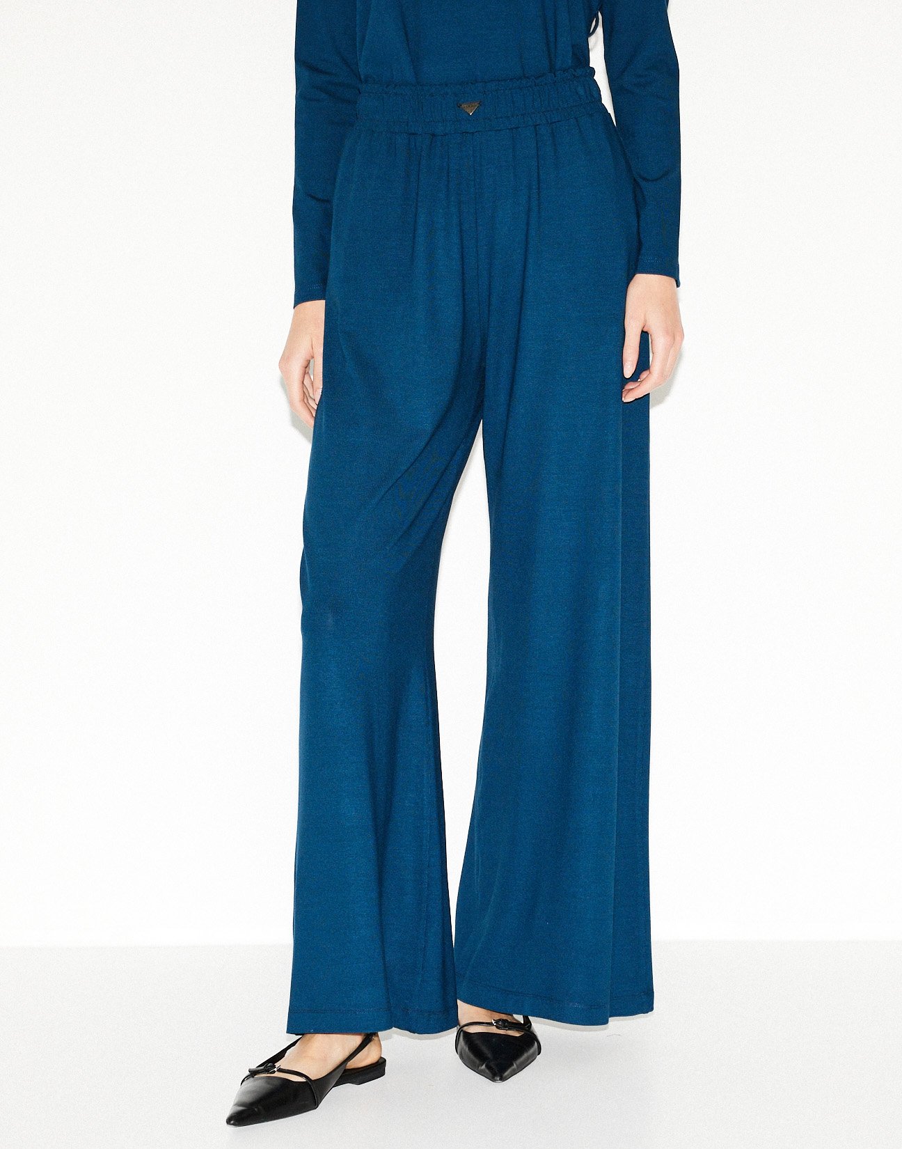 Trousers with elastic waist