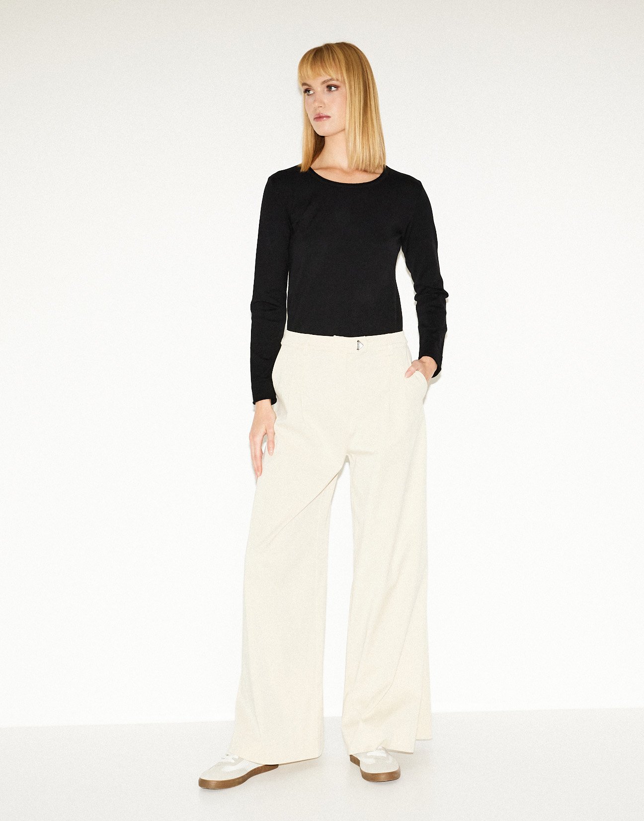 Trousers with double pleat