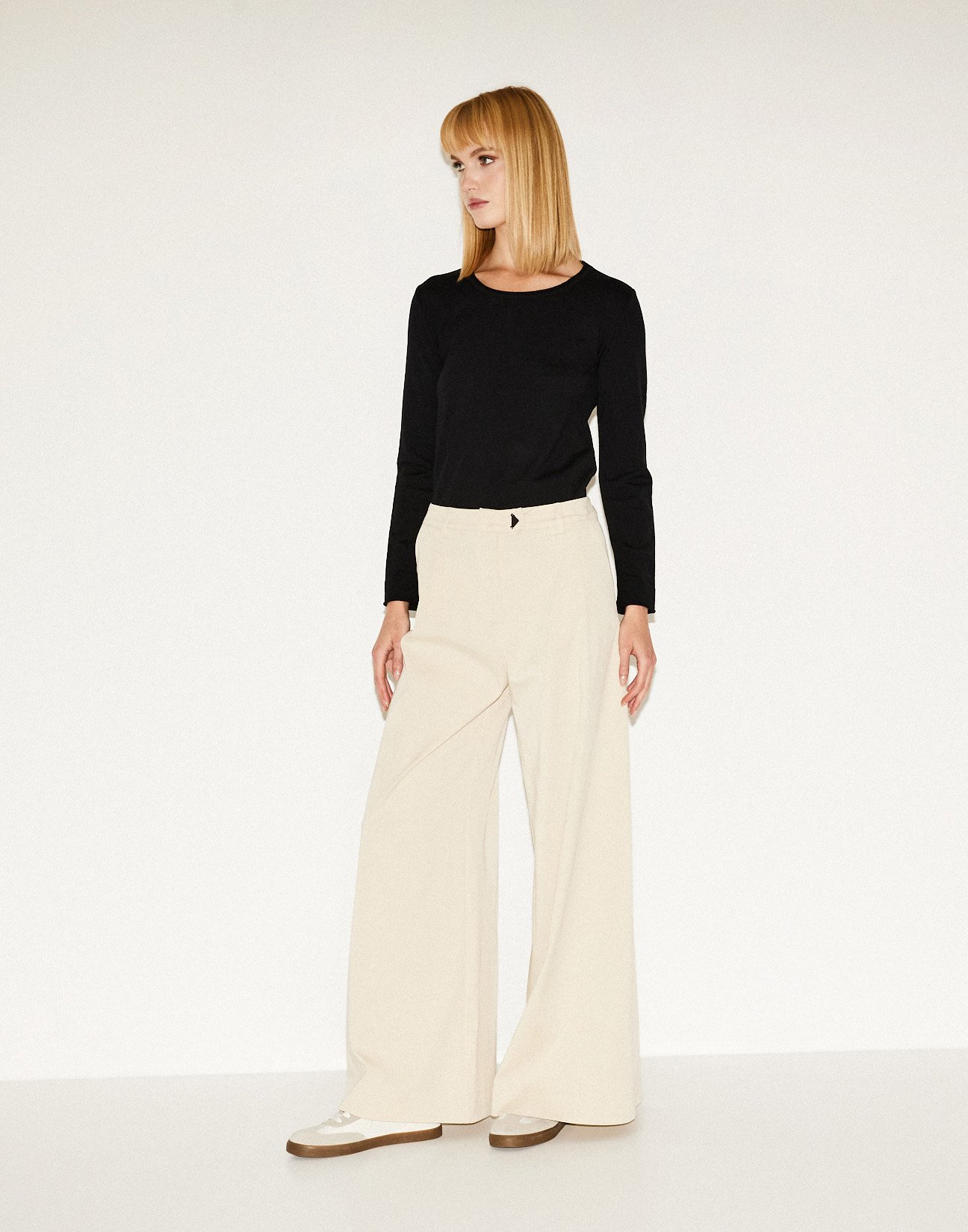 Trousers with double pleat