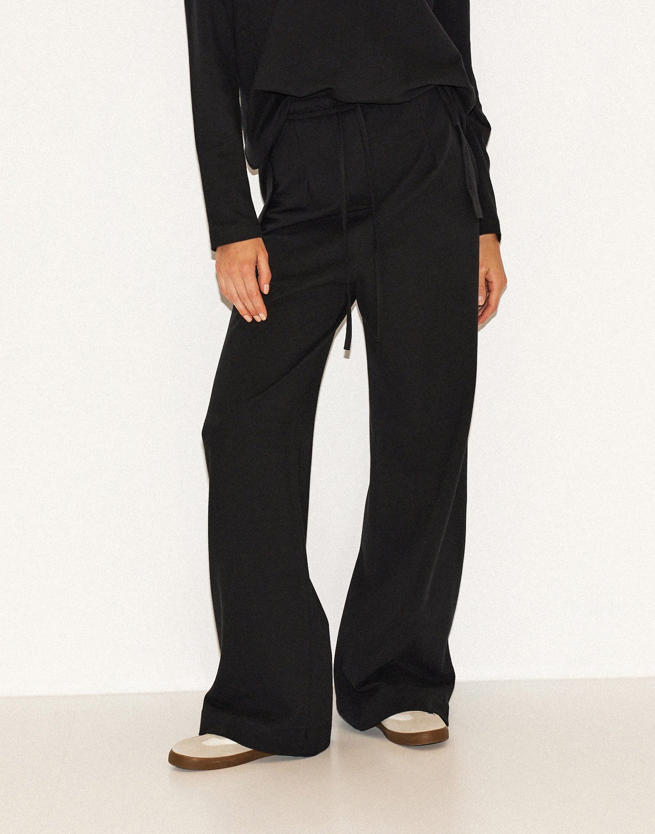 Trousers with elastic waist