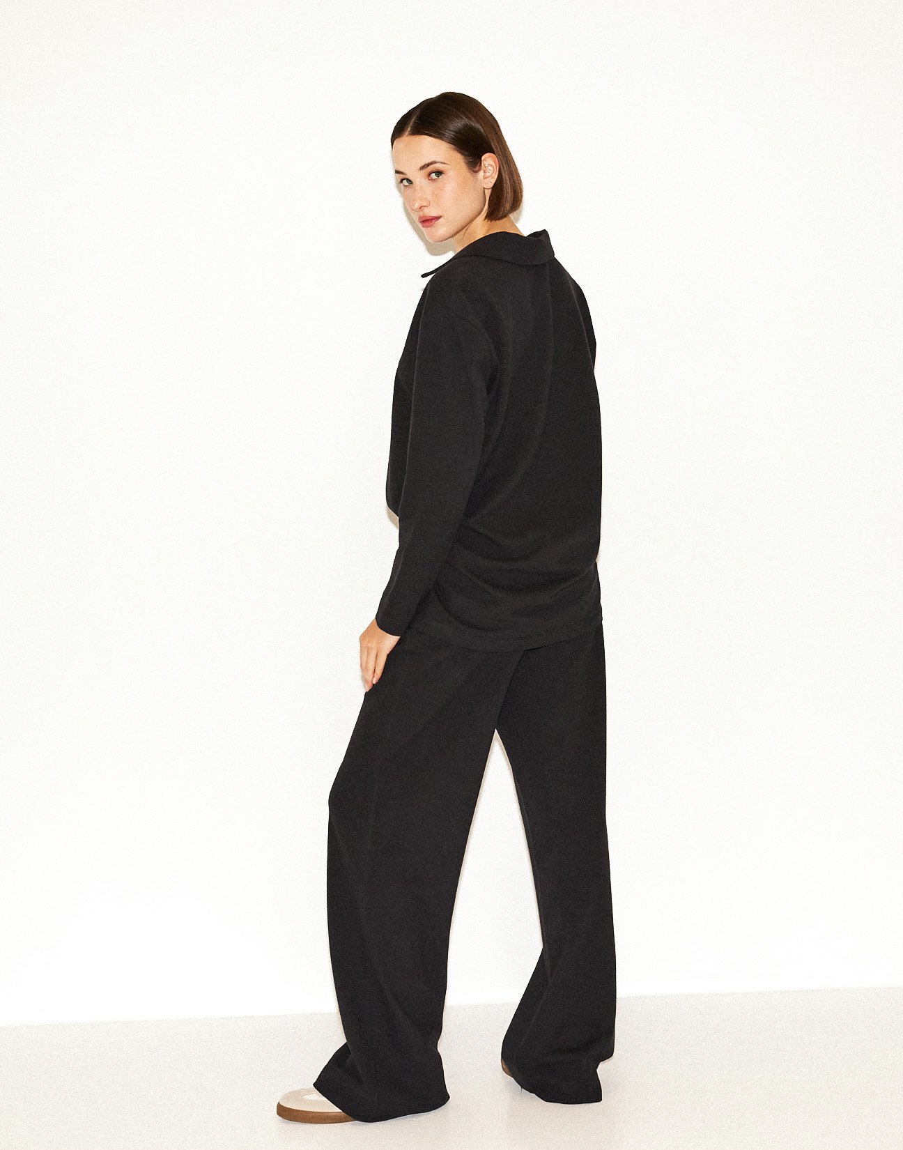 Trousers with elastic waist