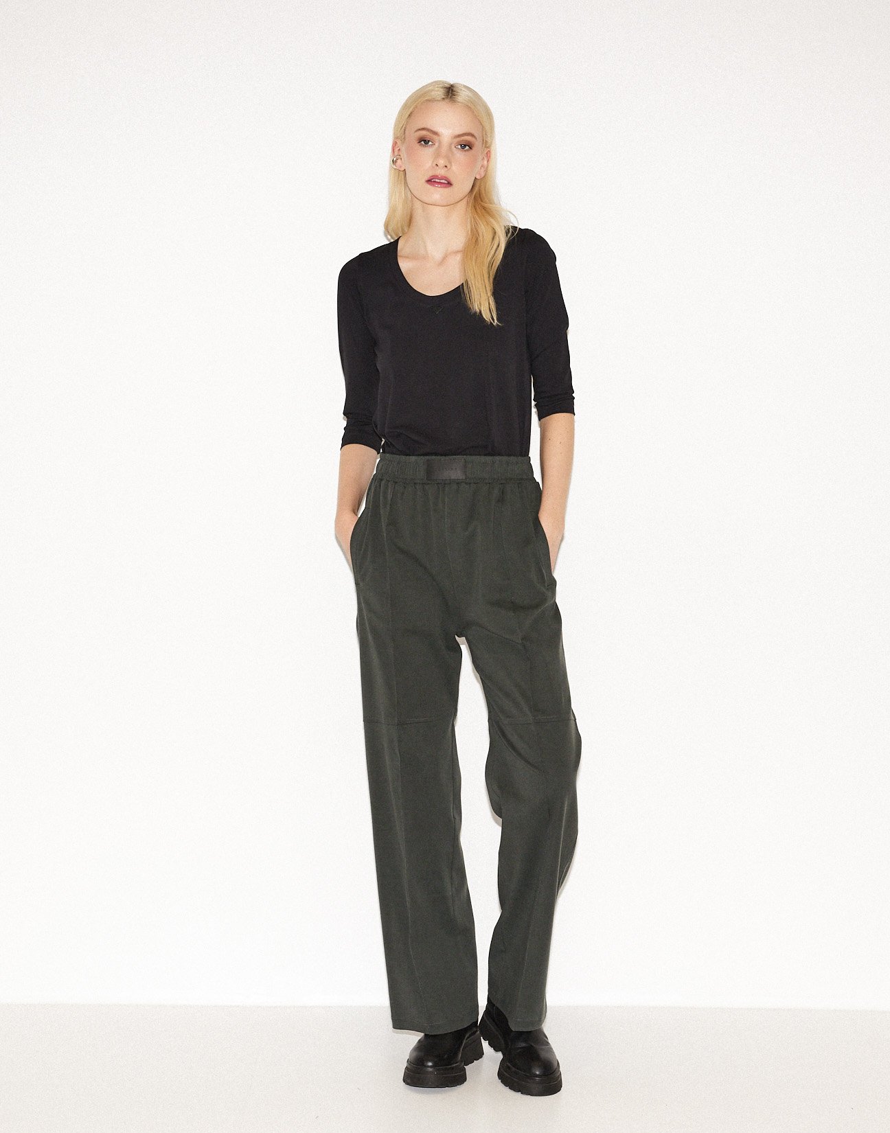 Topstitched trousers