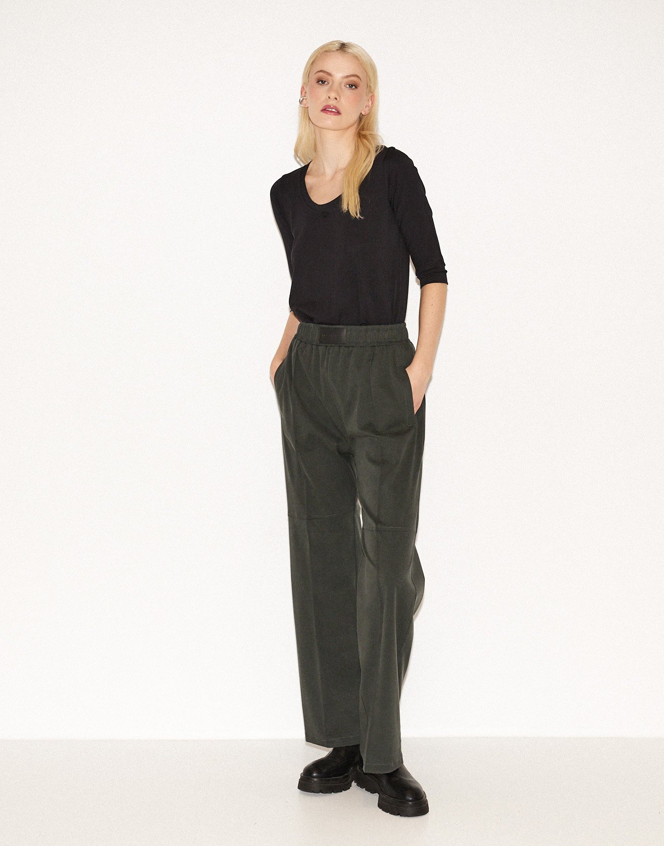 Topstitched trousers