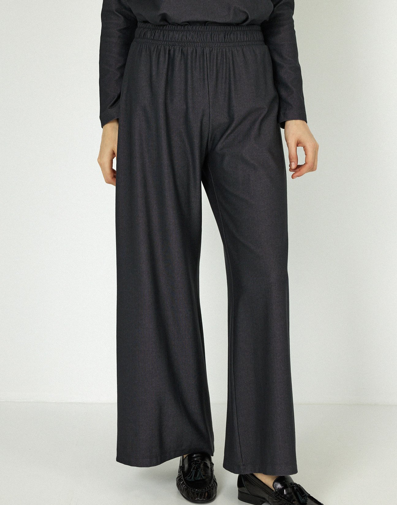 Trousers with elastic waist