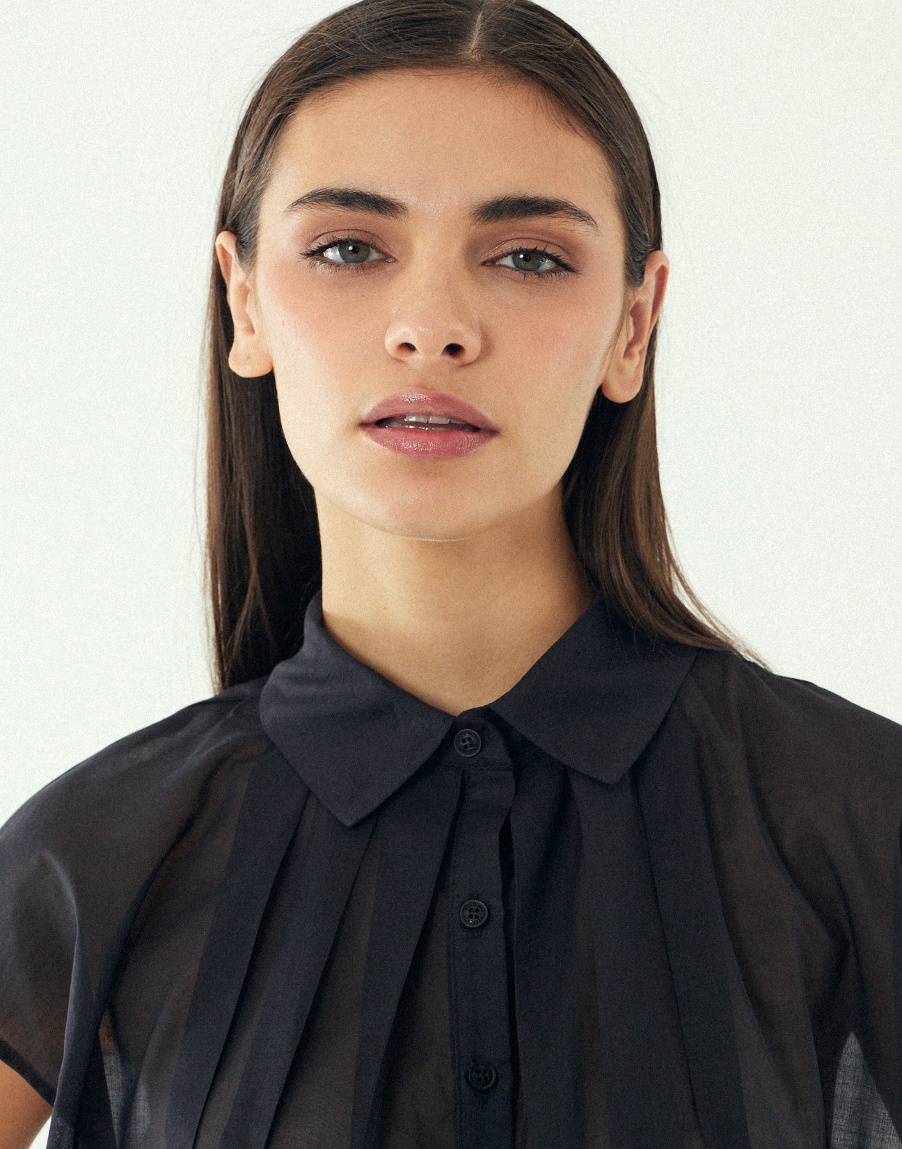 Pletaed semi sheer shirt