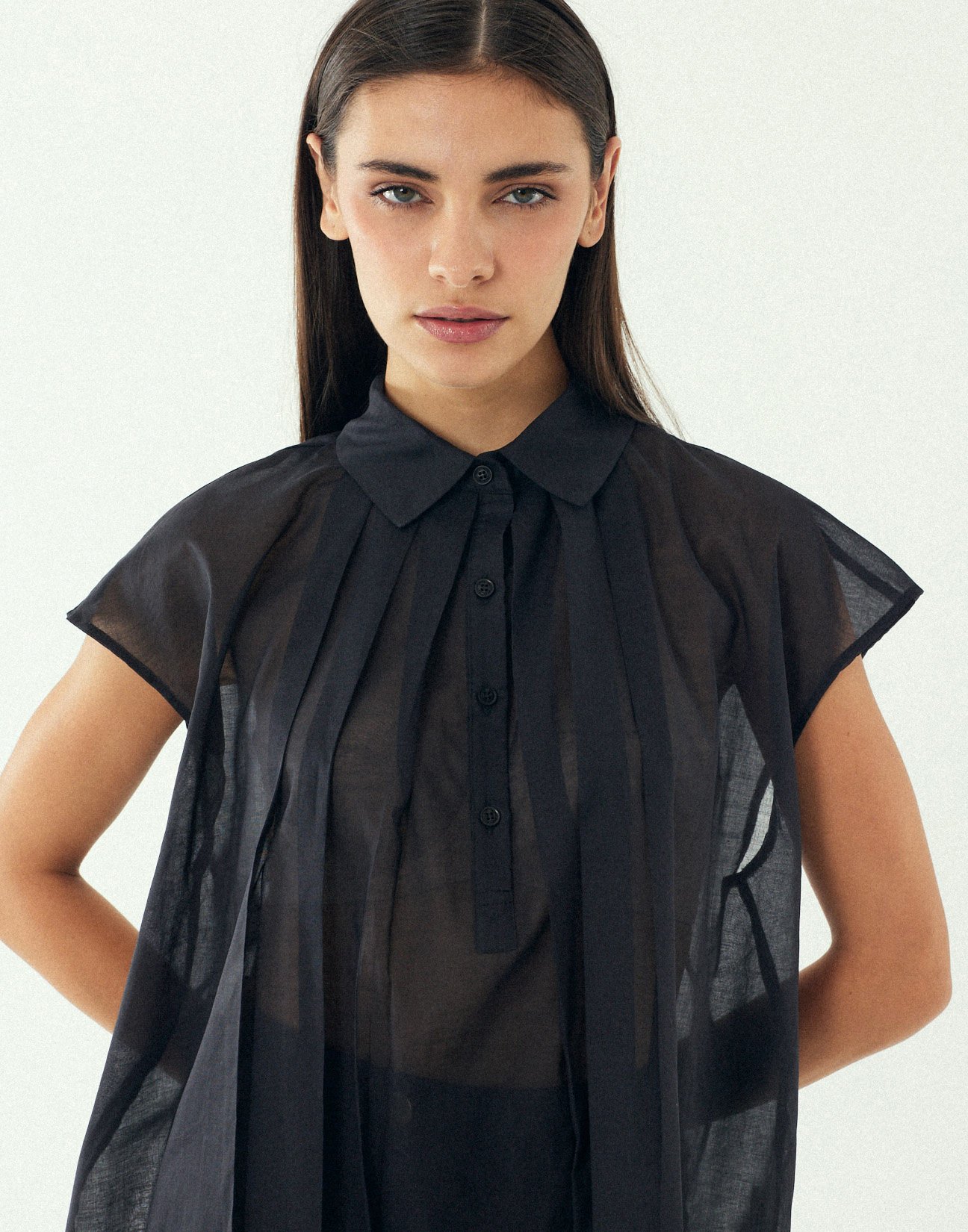 Pletaed semi sheer shirt