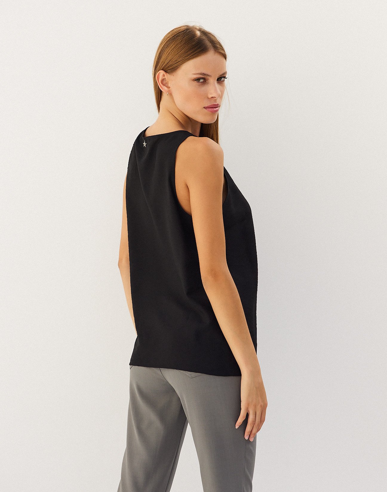 Sleeveless top with button