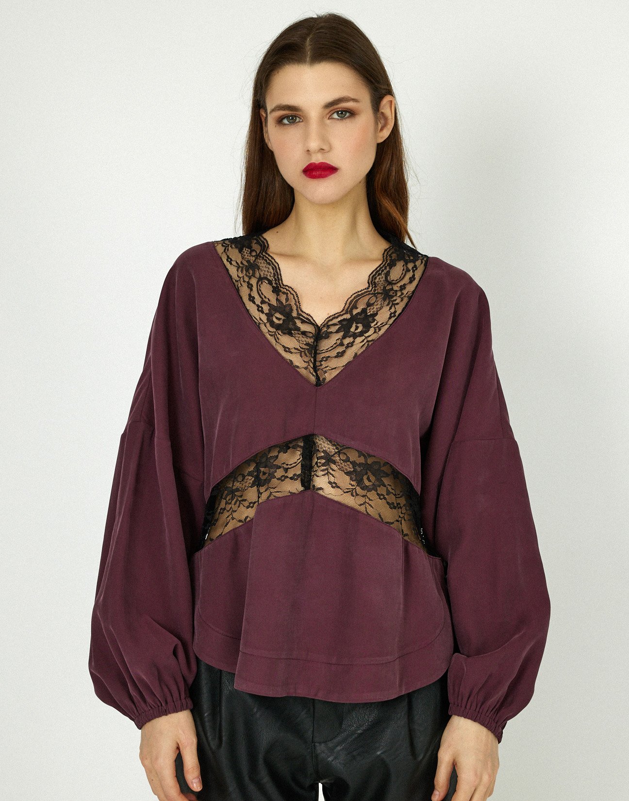 Blouse with lace