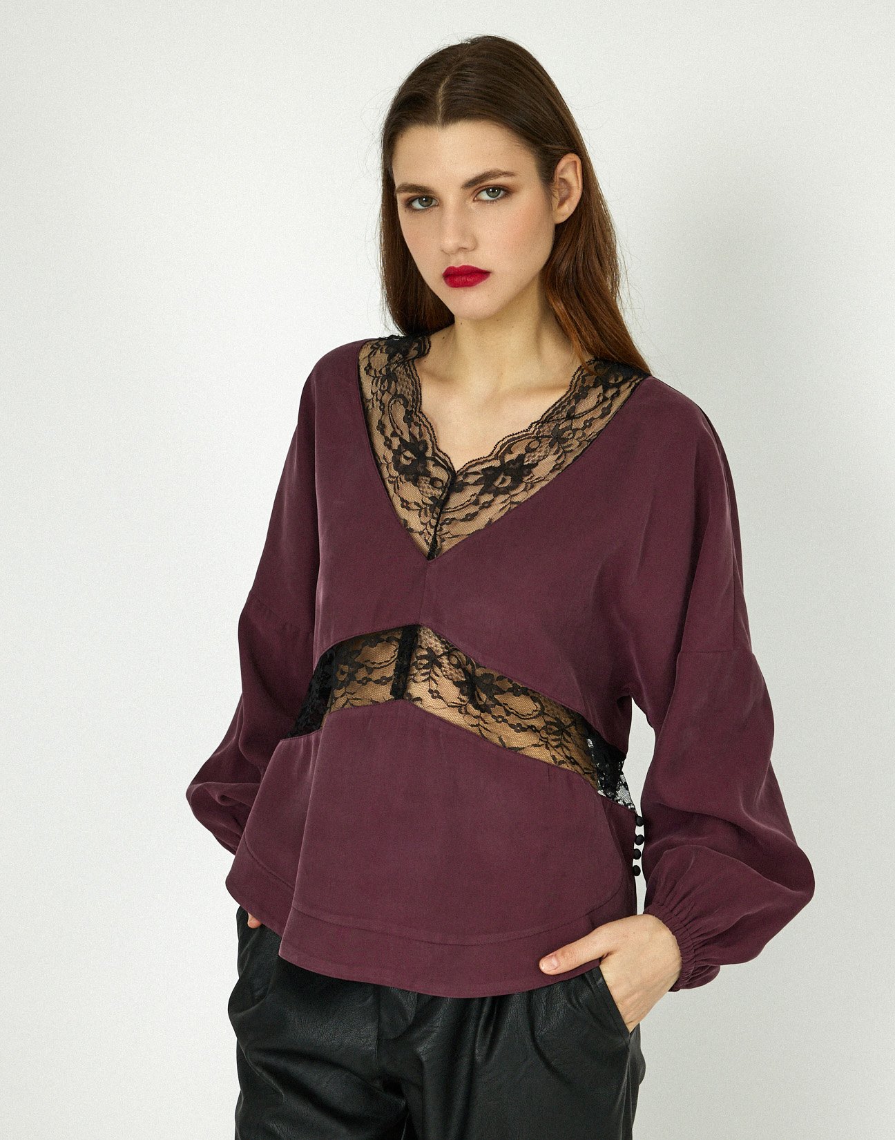 Blouse with lace