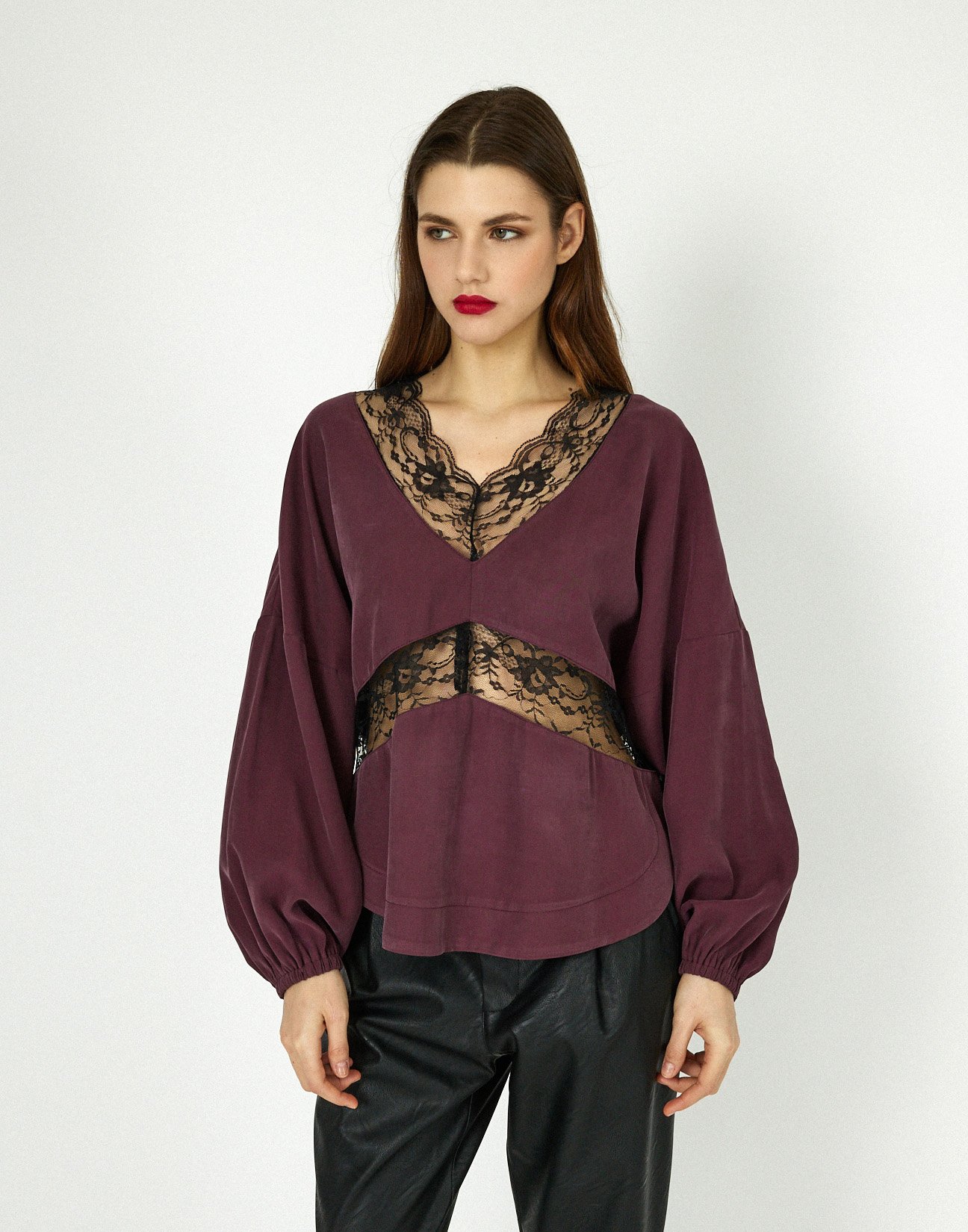 Blouse with lace