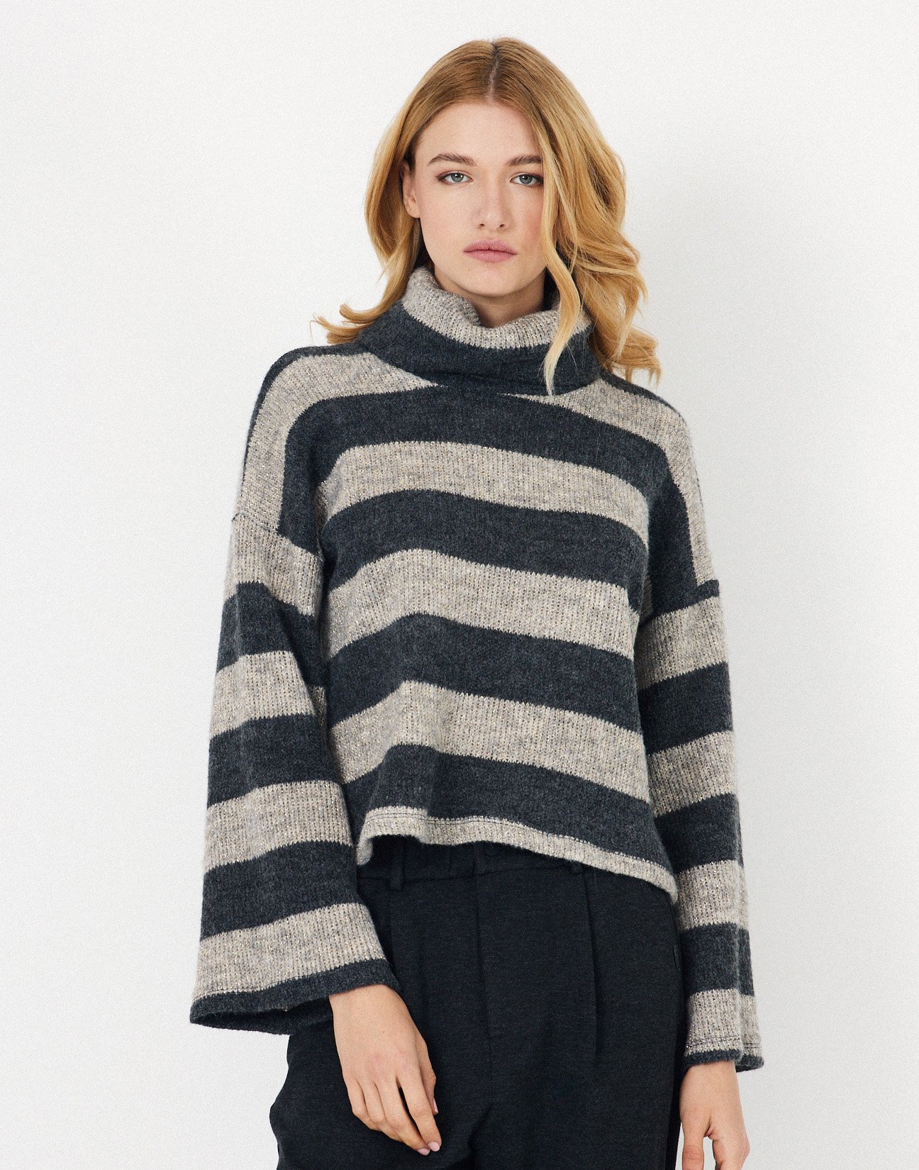 Sweater with high neck