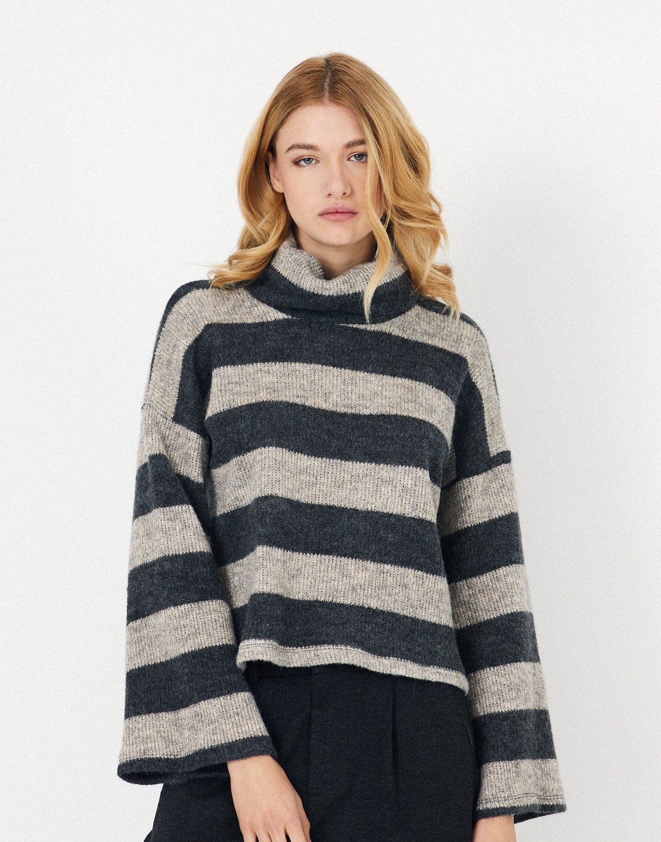 Sweater with high neck