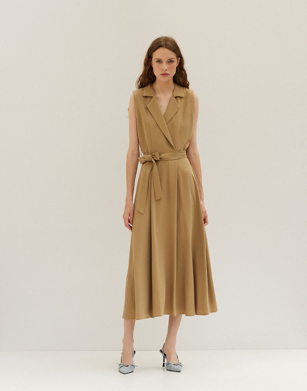 Midi dress with collar