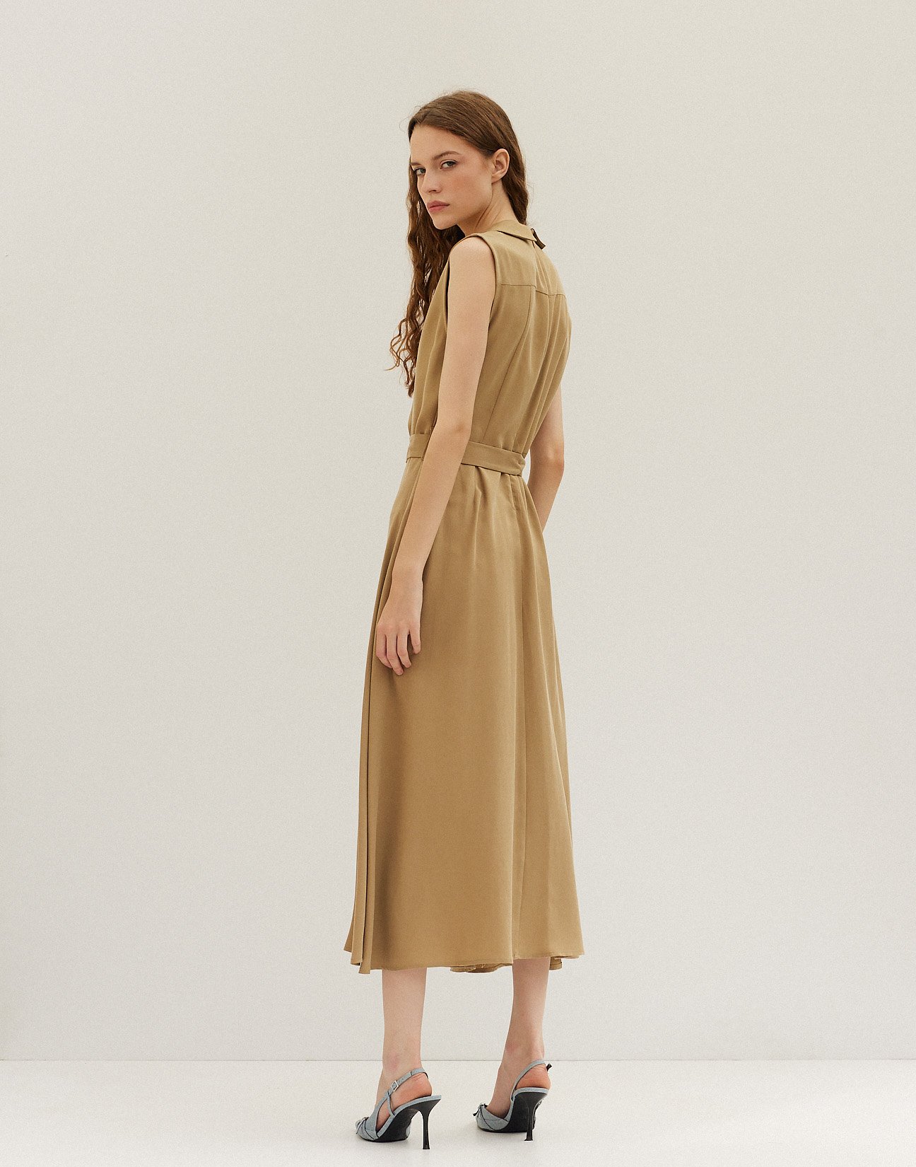 Midi dress with collar