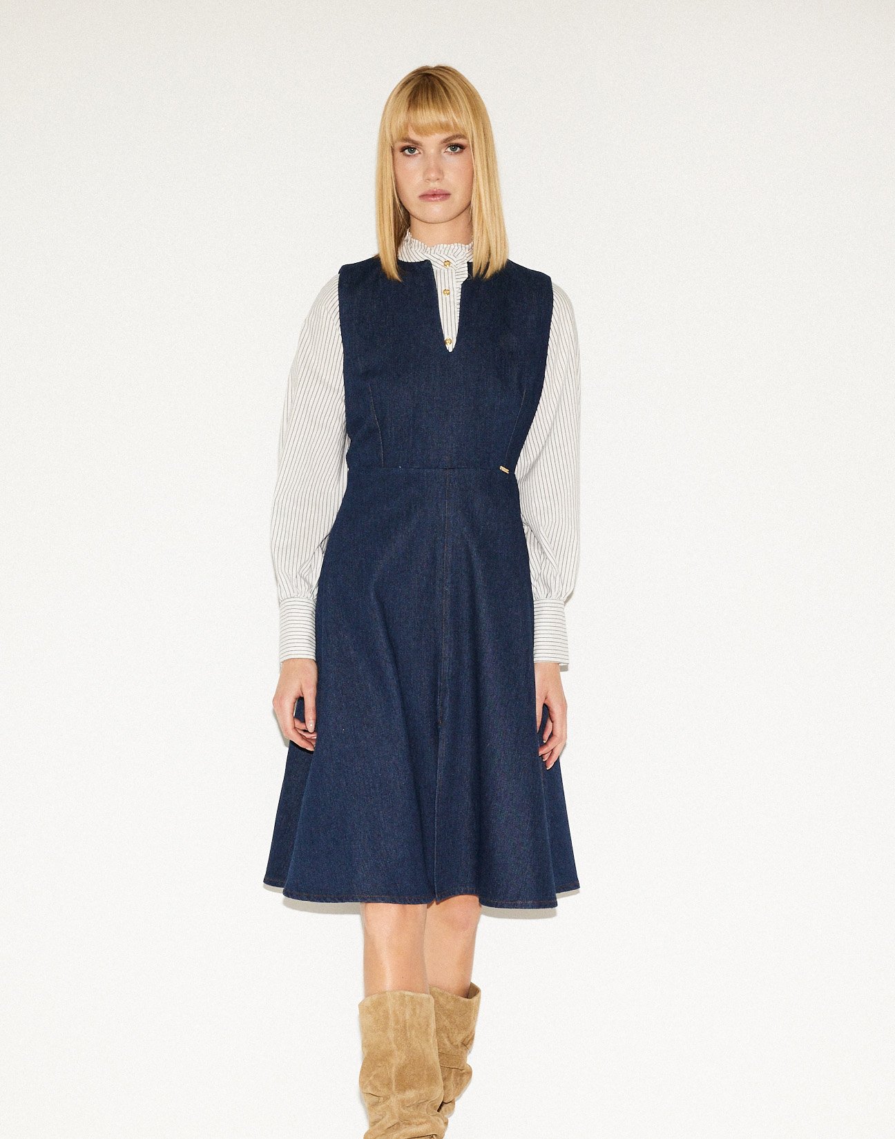 Sleeveless denim dress