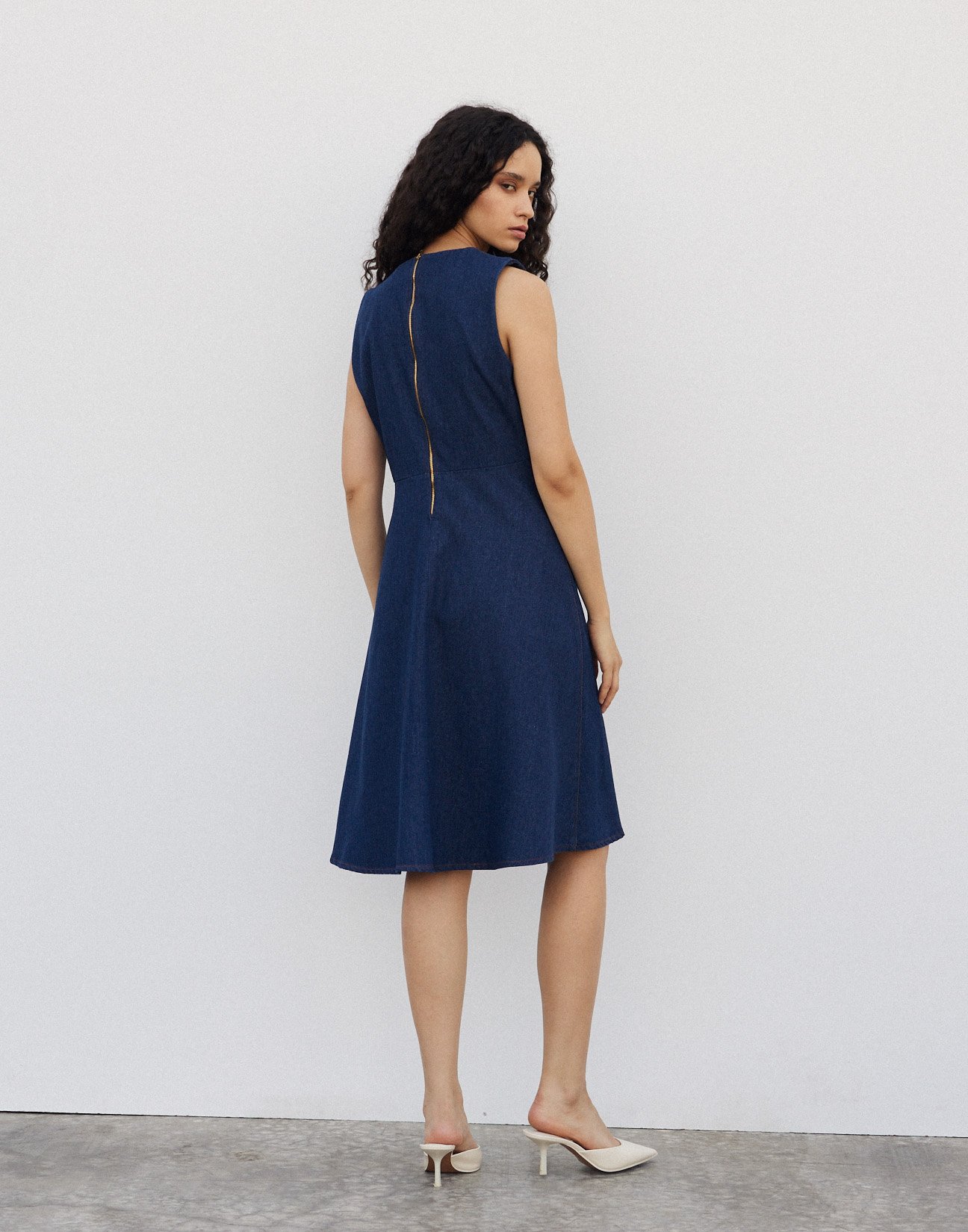 Sleeveless denim dress