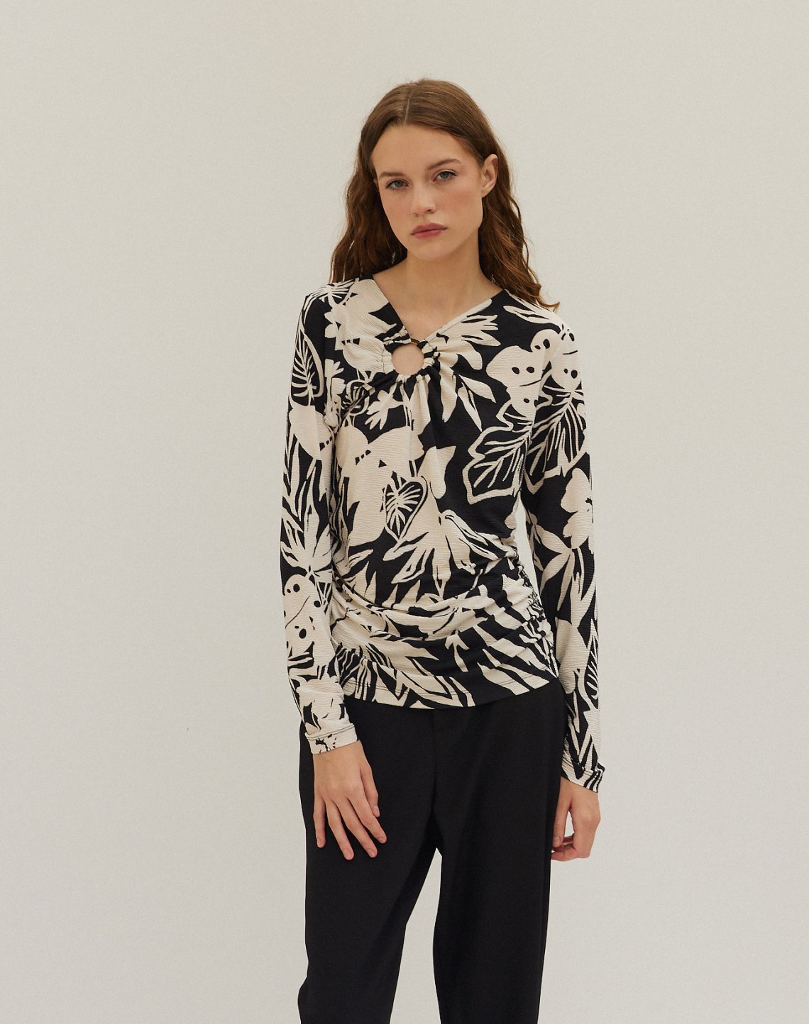 Printed blouse with ring