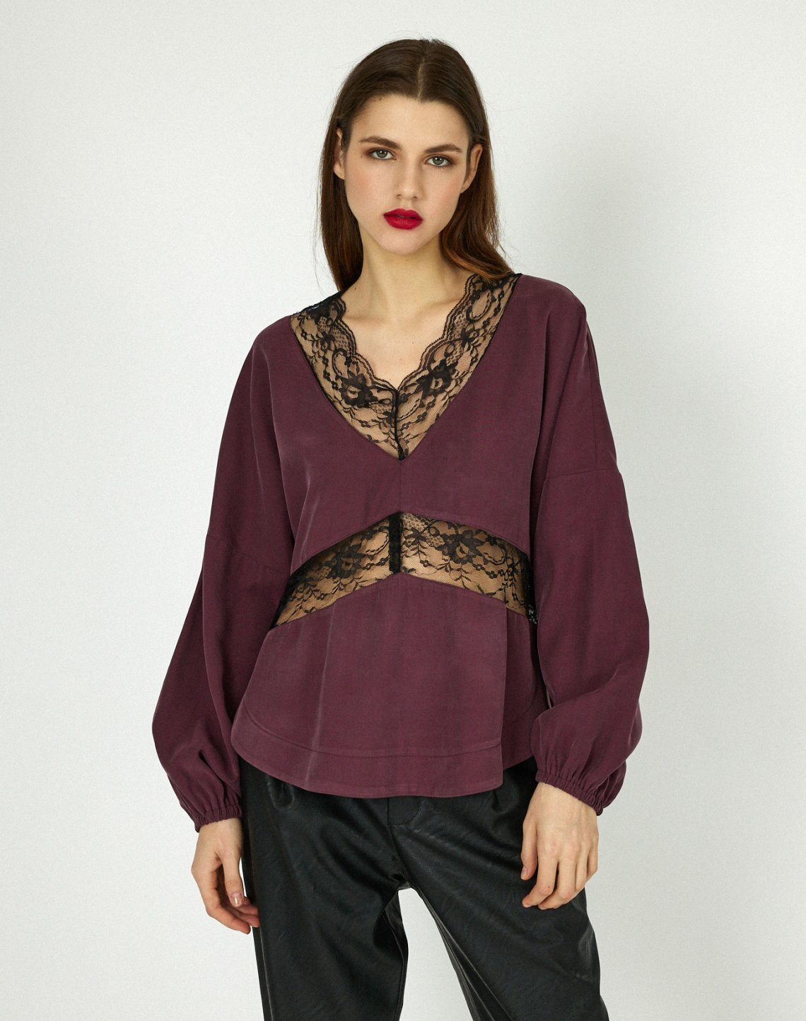 Blouse with lace